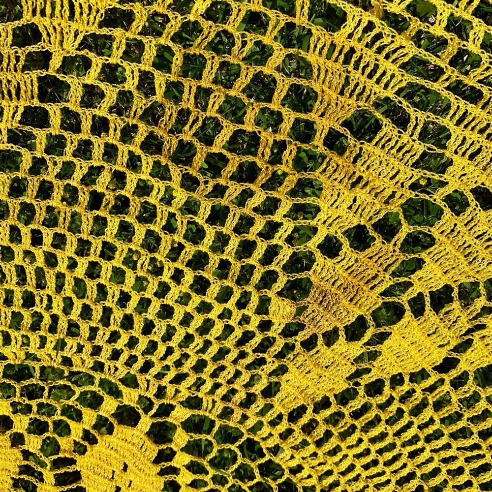 Crochet table cloth - Picture 7 of 7